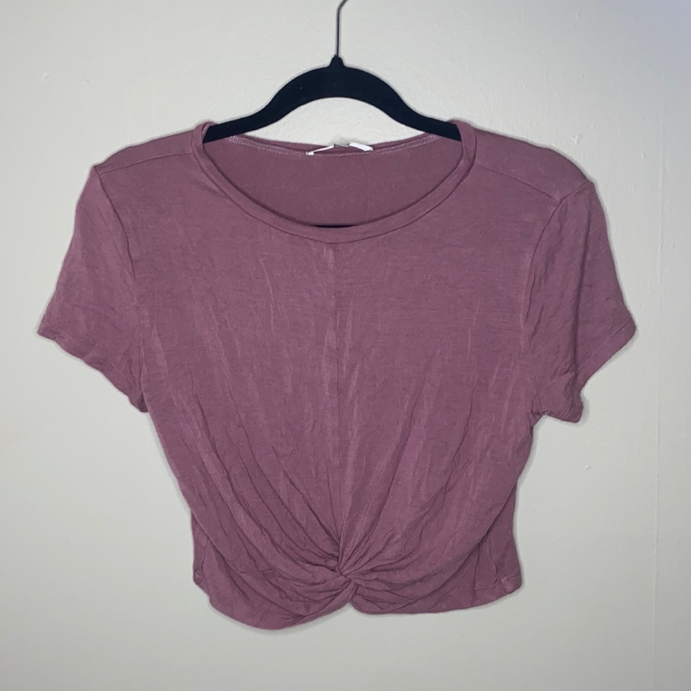 🎈Soft purple top with a knot in the front! - Picture 2 of 7